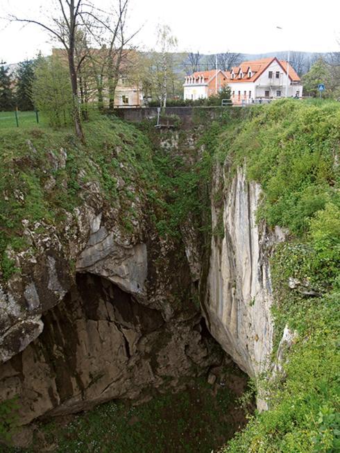 Apartmani Lovro Ogulin Bagian luar foto